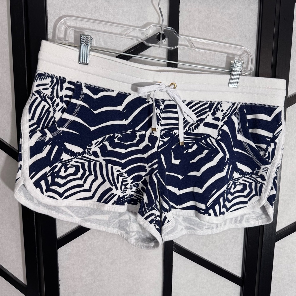 Lilly Pulitzer Chrissy shorts. Size Medium. EUC.